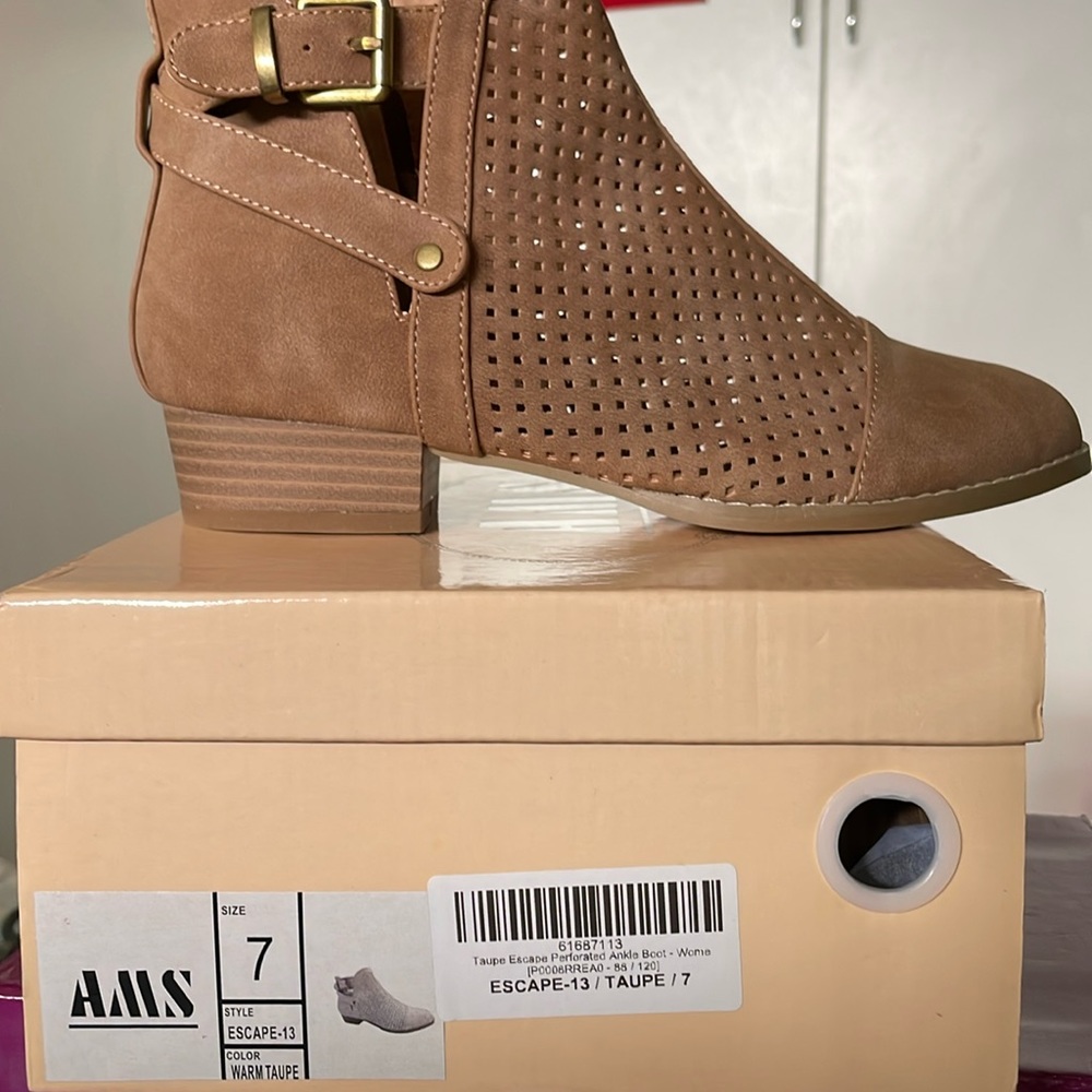 NEW AMS brand Taupe Ankle bootie